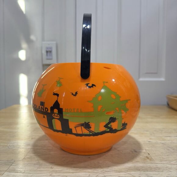 LEGOLAND California Hotel Pumpkin Candy Bucket 2018 Halloween Plastic FLAWED GUC - Picture 5 of 12